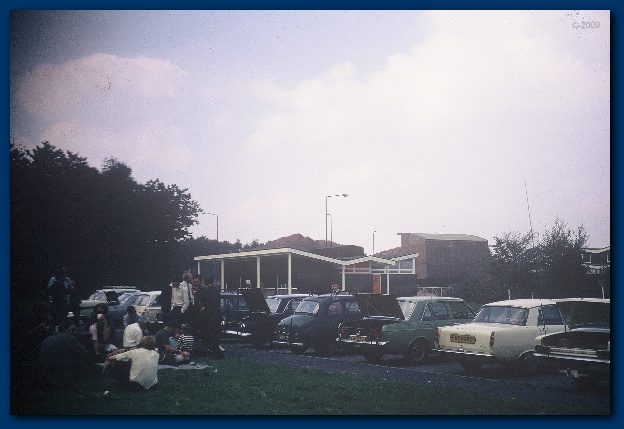 600x404 pixels (95K)